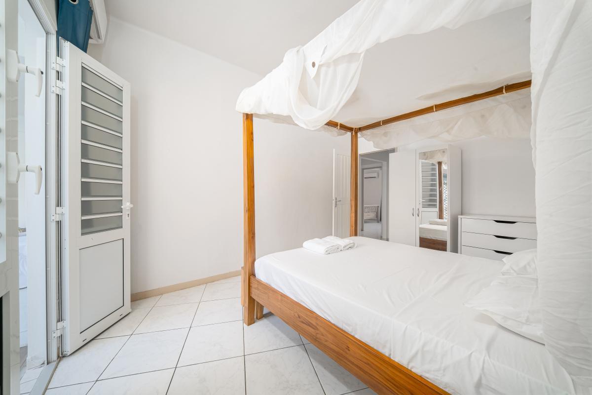 chambre 3-double-climatisee-villa-diamant (1)